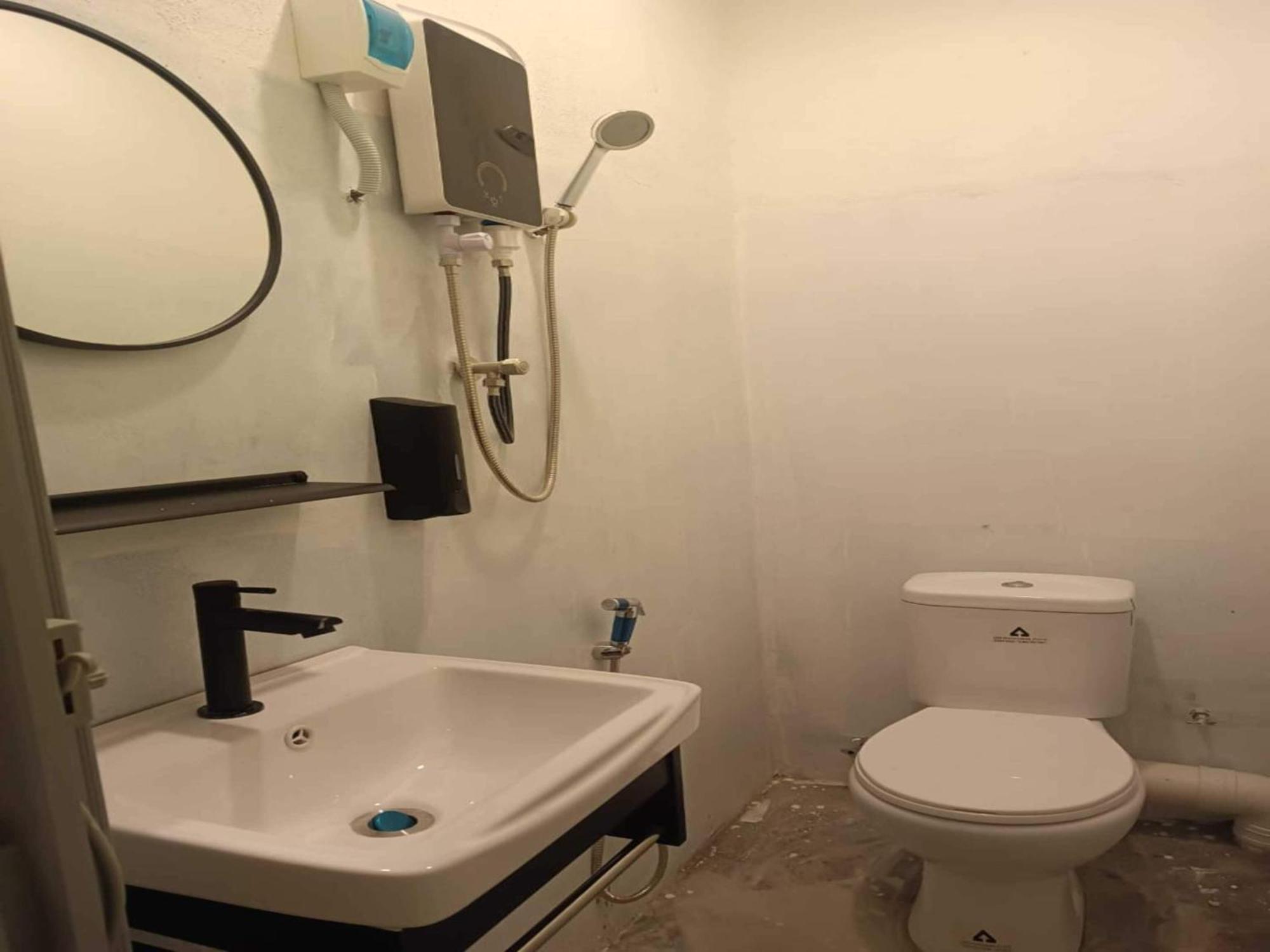 Oyo 91085 J Stay Guesthouse Jelutong 외부 사진